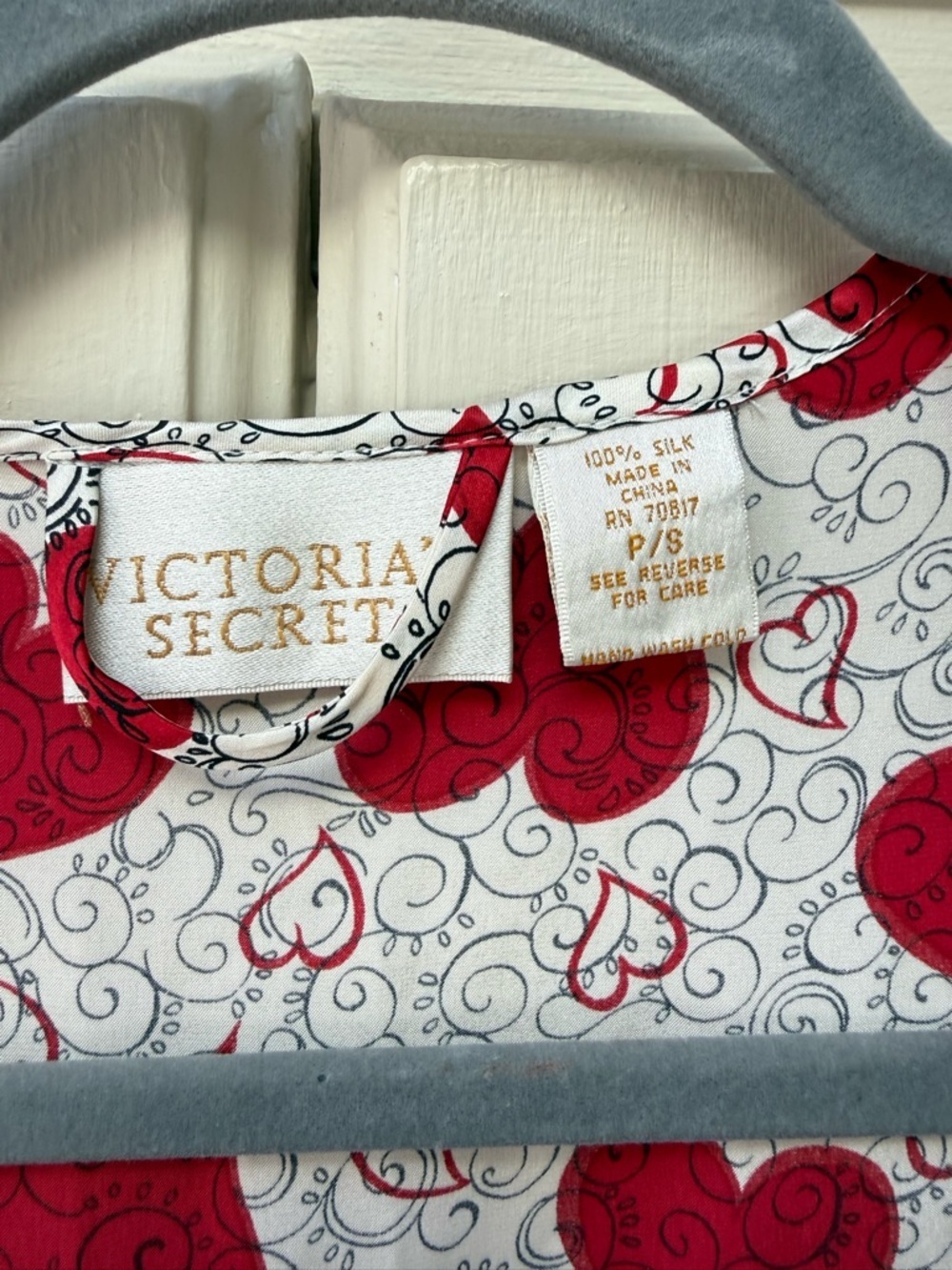 Vintage Victorias Secret gold label 1000% Silk heart pattern robe EUC - Picture 3 of 6